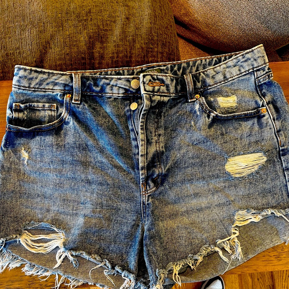 Wild Fable acid wash cut offs size 16